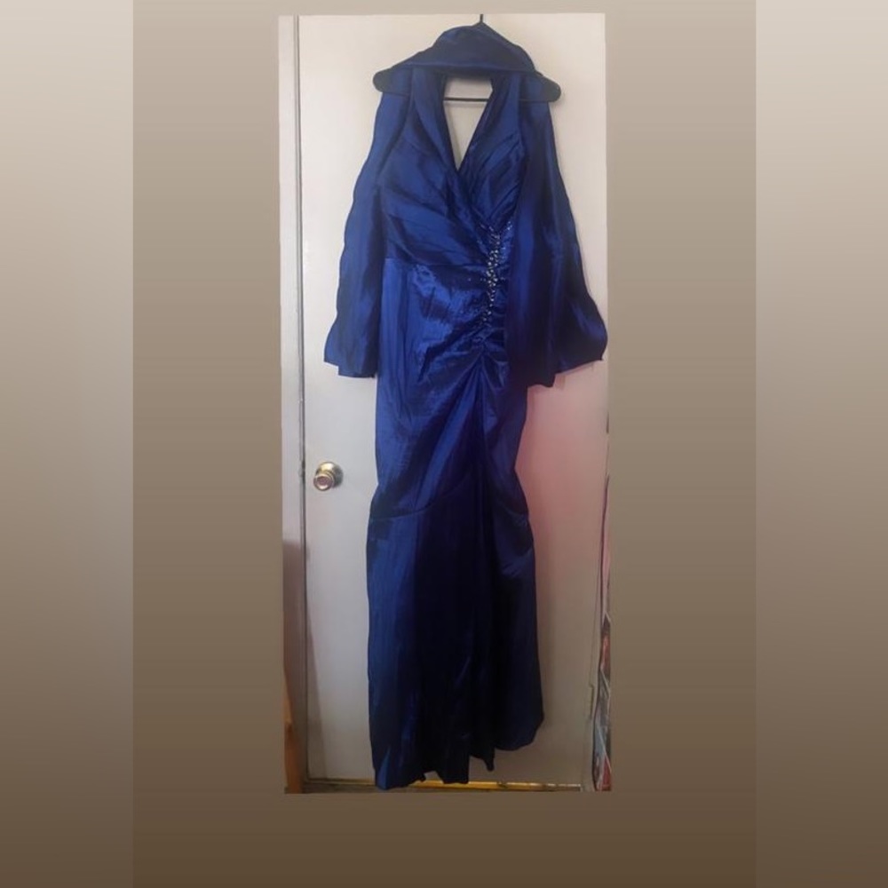 Slightly worn maxi gown in blue size 14